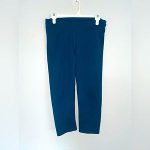 Fabletics teal capri leggings M